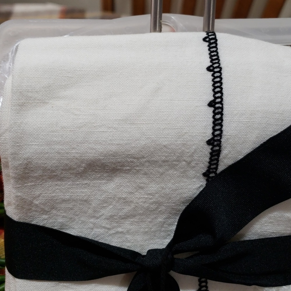 Hearth and Hand napkin and ring set - Picture 6 of 6
